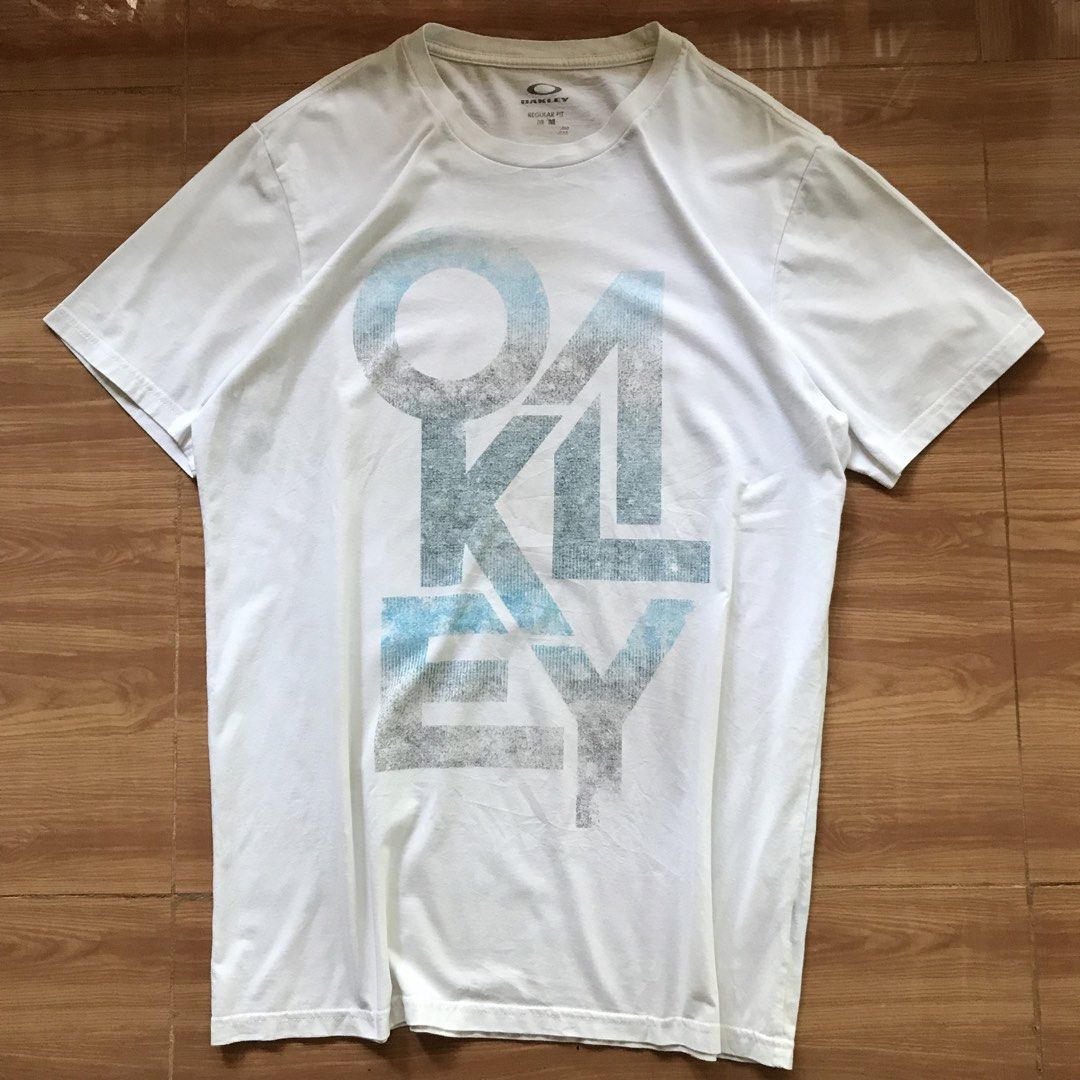 Oakley White Shirt Big Logo (Category: Tshirts & Polo Shirts ) located in Cebu City. Submitted by whytruekoy (Listing ID 1464613134, Image 2). Description: Oakley White Shirt Big Logo Authentic Regular fit Size Medium W / 20.5 L / 28 Excellent.