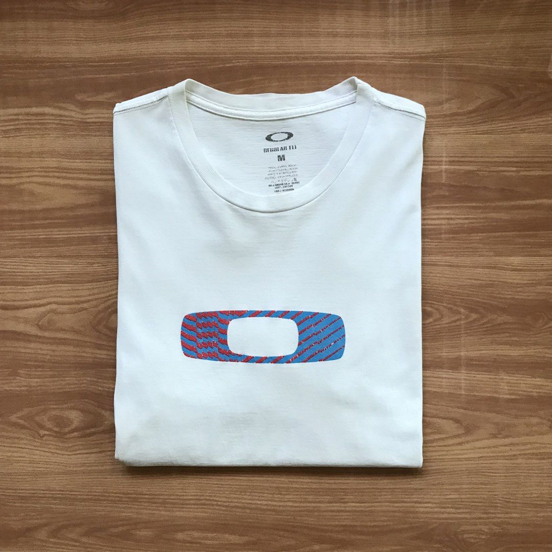 Oakley White Shirt Mid Logo (Category: Tshirts & Polo Shirts ) located in Cebu City. Submitted by whytruekoy (Listing ID 1464611977, Image 1). Description: Oakley White Shirt Mid Logo Authentic Regular fit Size Medium W / 20 L / 28 Excellent.