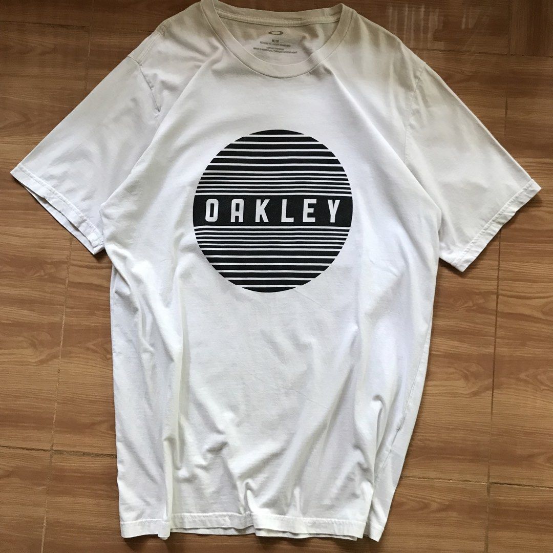 Oakley White Shirt Mid Logo (Category: Tshirts & Polo Shirts ) located in Cebu City. Submitted by whytruekoy (Listing ID 1464612206, Image 2). Description: Oakley White Shirt Mid Logo Authentic Regular Fit Size Medium W / 20 L / 28 Excellent.