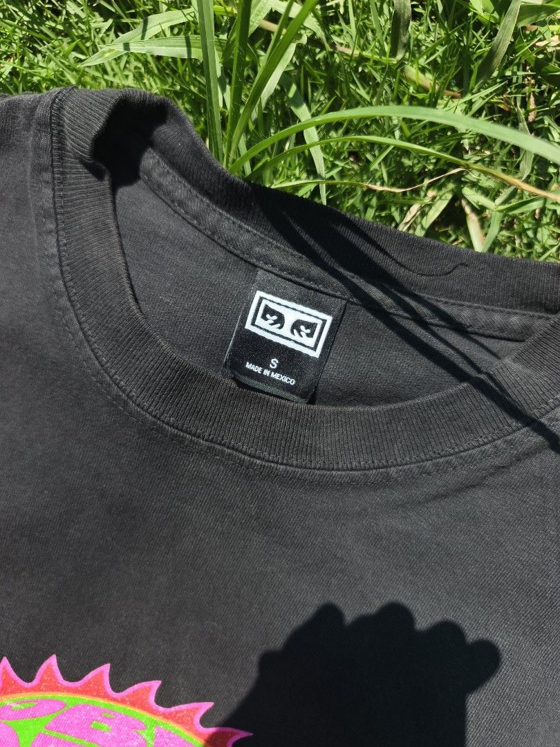 Obey Sawtooth (Category: Tshirts & Polo Shirts ) located in Trento. Submitted by renanteblanco113 (Listing ID 1464578633, Image 3). Description: Obey Sawtooth Dimes: 20x27 Excellent condition Color rate: 8.7/10 "color may vary due to lighting outdoor" Issue: need wash.