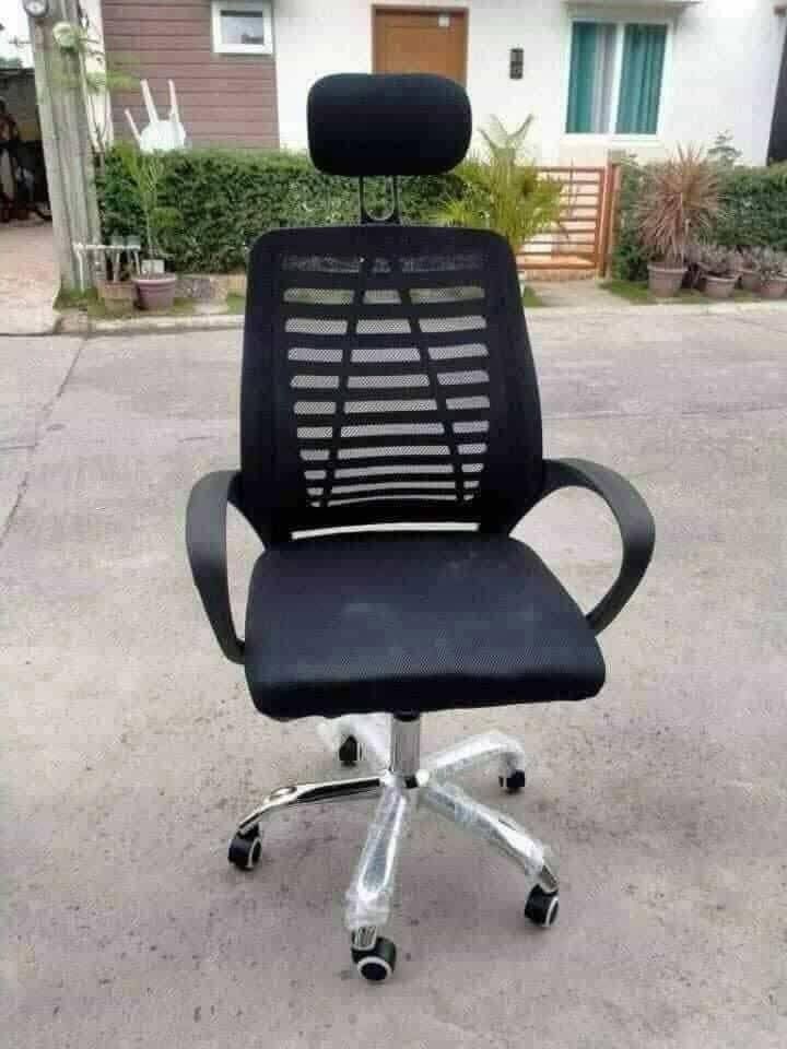 Office chair with headrest (Category: Chairs) located in Manila. Submitted by jelai.cybyb (Listing ID 1464699238, Image 1). Description: .