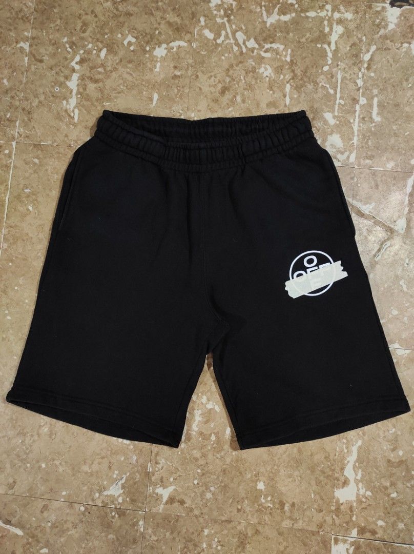 OFF-WHITE SHORT (Category: Shorts) located in Las Pinas. Submitted by jeusmanlangit (Listing ID 1464612715, Image 1). Description: OFF-WHITE SHORT DIMES: W: 30-35 L: 22 NO ISSUE 550 PESOS LANG DM📩.
