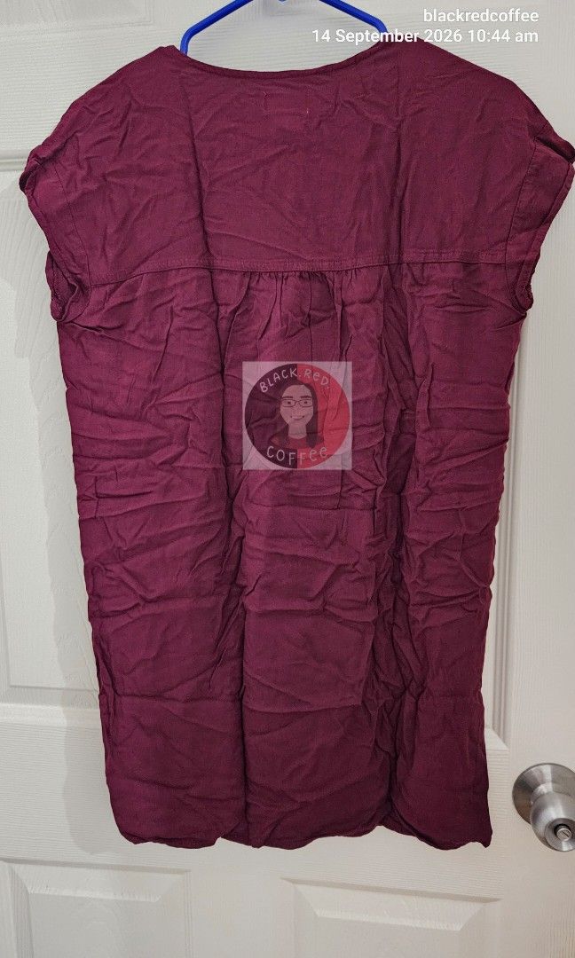 Old Navy Maroon Long Top (Category: Blouses) located in Quezon City. Submitted by blackredcoffee (Listing ID 1464607810, Image 3). Description: - not that stretchy - a bit tight on bottom part ➡️ Measurements⬅️ XS width: 21 inches length: 29 inches.