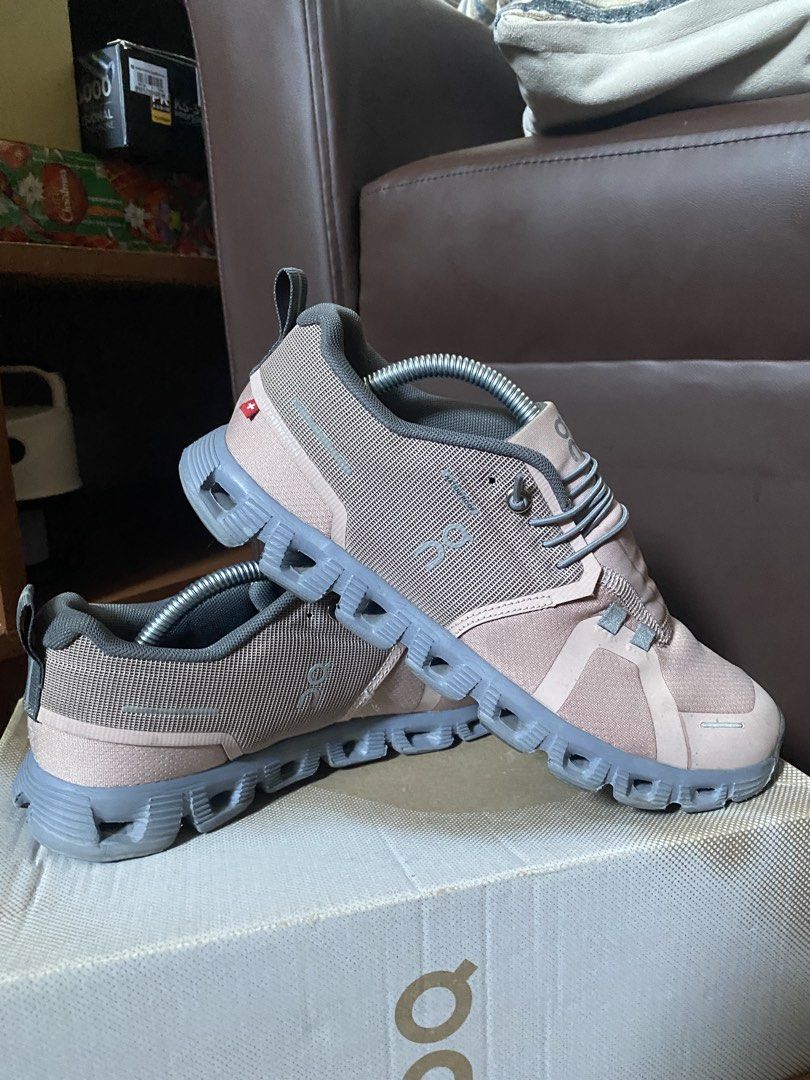 On cloud 5 (Category: Sneakers) located in Calapan. Submitted by mnlhabithrift23 (Listing ID 1464617408, Image 3). Description: eu 38 / 24 cm .