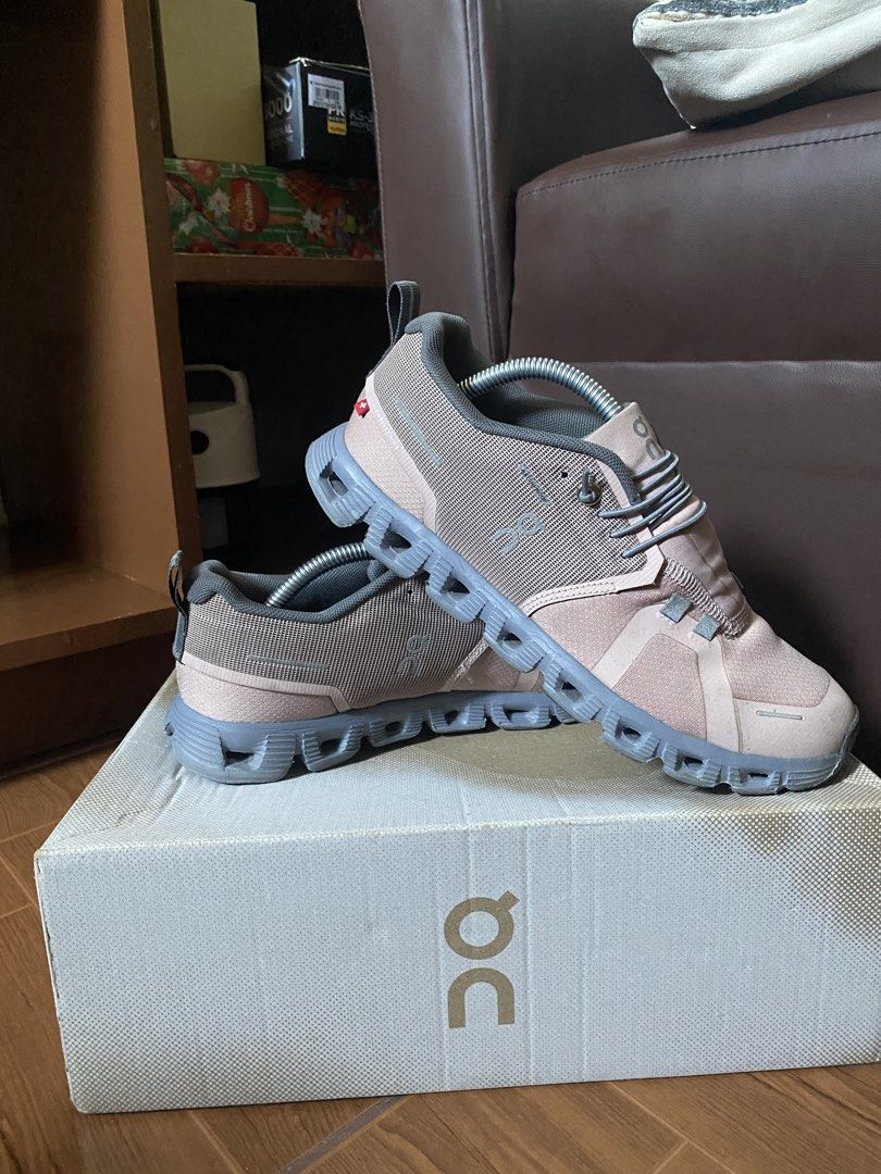 On cloud 5 (Category: Sneakers) located in Calapan. Submitted by mnlhabithrift23 (Listing ID 1464617408, Image 2). Description: eu 38 / 24 cm .