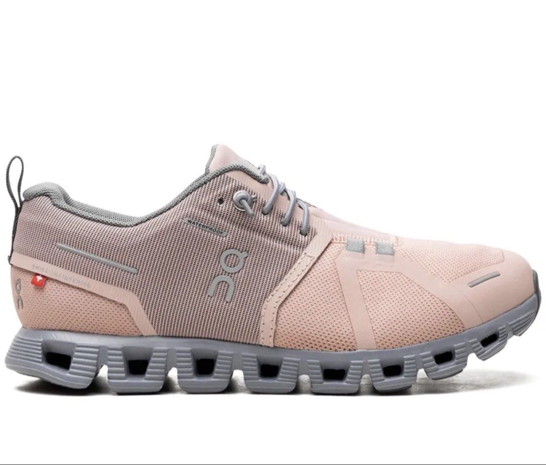 On cloud 5 (Category: Sneakers) located in Calapan. Submitted by mnlhabithrift23 (Listing ID 1464617408, Image 1). Description: eu 38 / 24 cm .