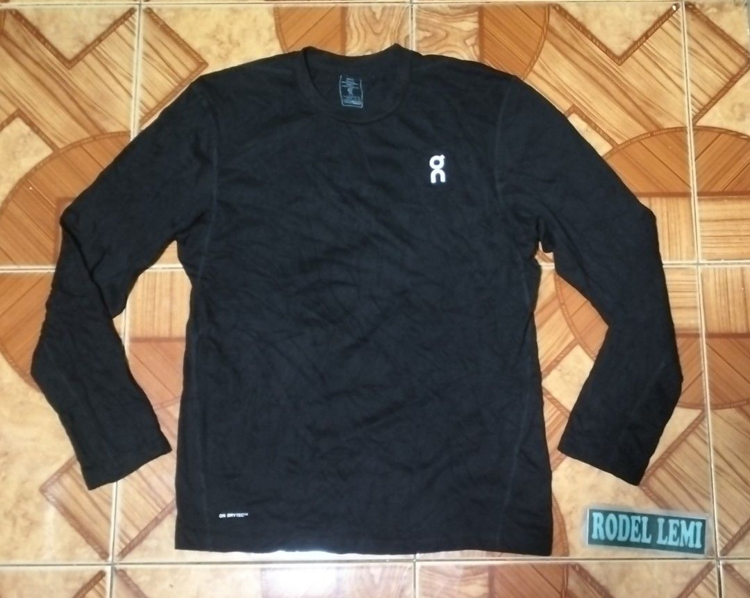 On cloud trek t long sleeves (Category: Activewear) located in Bulacan. Submitted by ryldeal030912 (Listing ID 1464691320, Image 1). Description: excellent condition no issues xl 22" width 29" lenght.
