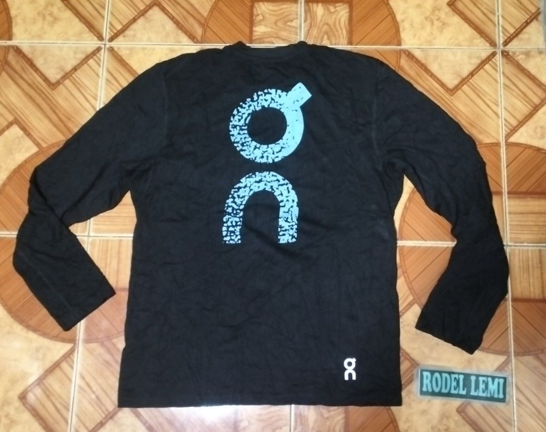 On cloud trek t long sleeves (Category: Activewear) located in Bulacan. Submitted by ryldeal030912 (Listing ID 1464691320, Image 2). Description: excellent condition no issues xl 22" width 29" lenght.
