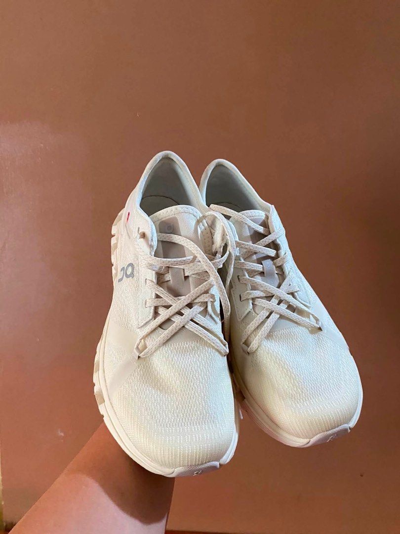 On Running X4 AD Sneakers White (Category: Sneakers) located in Baguio. Submitted by breetokiya98955 (Listing ID 1464688749, Image 2). Description: NOTE: this is slim fit only for payat na paa diswan OG from Germany OC store - Brand: On Running - Model: X4 AD - Color: Ghost|Dew -Eur 37.5 23.5cm - Cushioning: Signature CloudTec sole with Helion superfoam midsole - Performance: Speedboard technology for a super responsive ride - Upper: Breathable m