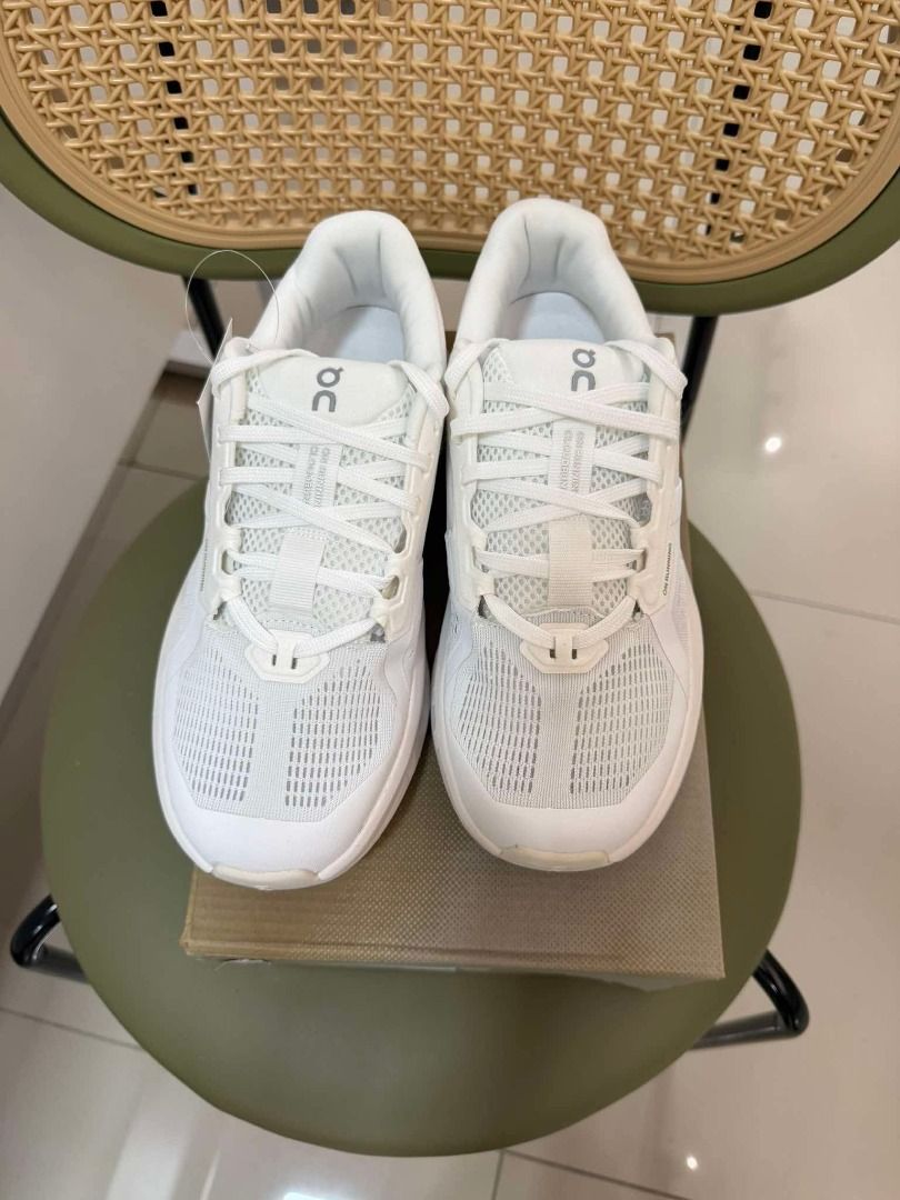 ON Running Cloudswift White Men's Shoes (Category: Sneakers) located in Caloocan City. Submitted by luckyturtle.aa6ccf (Listing ID 1464601112, Image 2). Description: - ON Running Cloudswift shoes in White - Lightweight and breathable mesh upper - Designed for running and everyday wear - Comfortable cushioning for all-day comfort - Ideal for training sessions or casual outings.