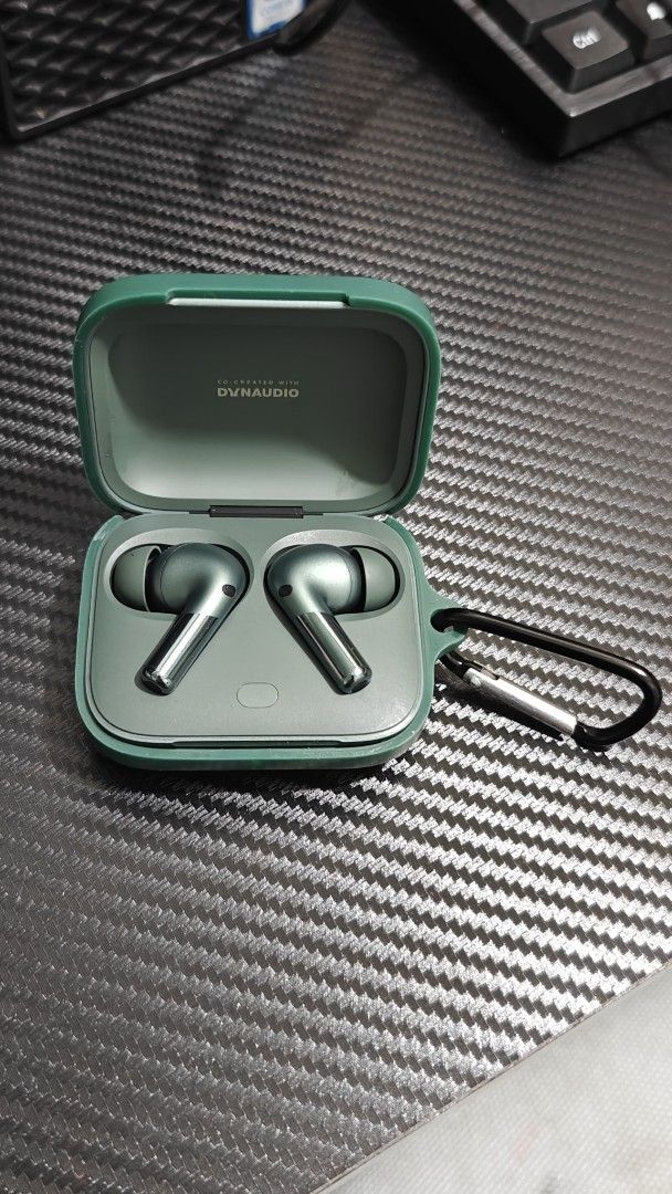 OnePlus Buds Pro 2 - Arbor Green (Category: Earphones) located in Manila. Submitted by nntiearvin (Listing ID 1464637022, Image 3). Description: - OnePlus Buds Pro 2 in Arbor Green - Comes with a green protective case and carabiner clip - Tuned by Dynaudio for superior sound - -Res Audio support for immersive listening - Excellent noise cancellation for undisturbed audio.