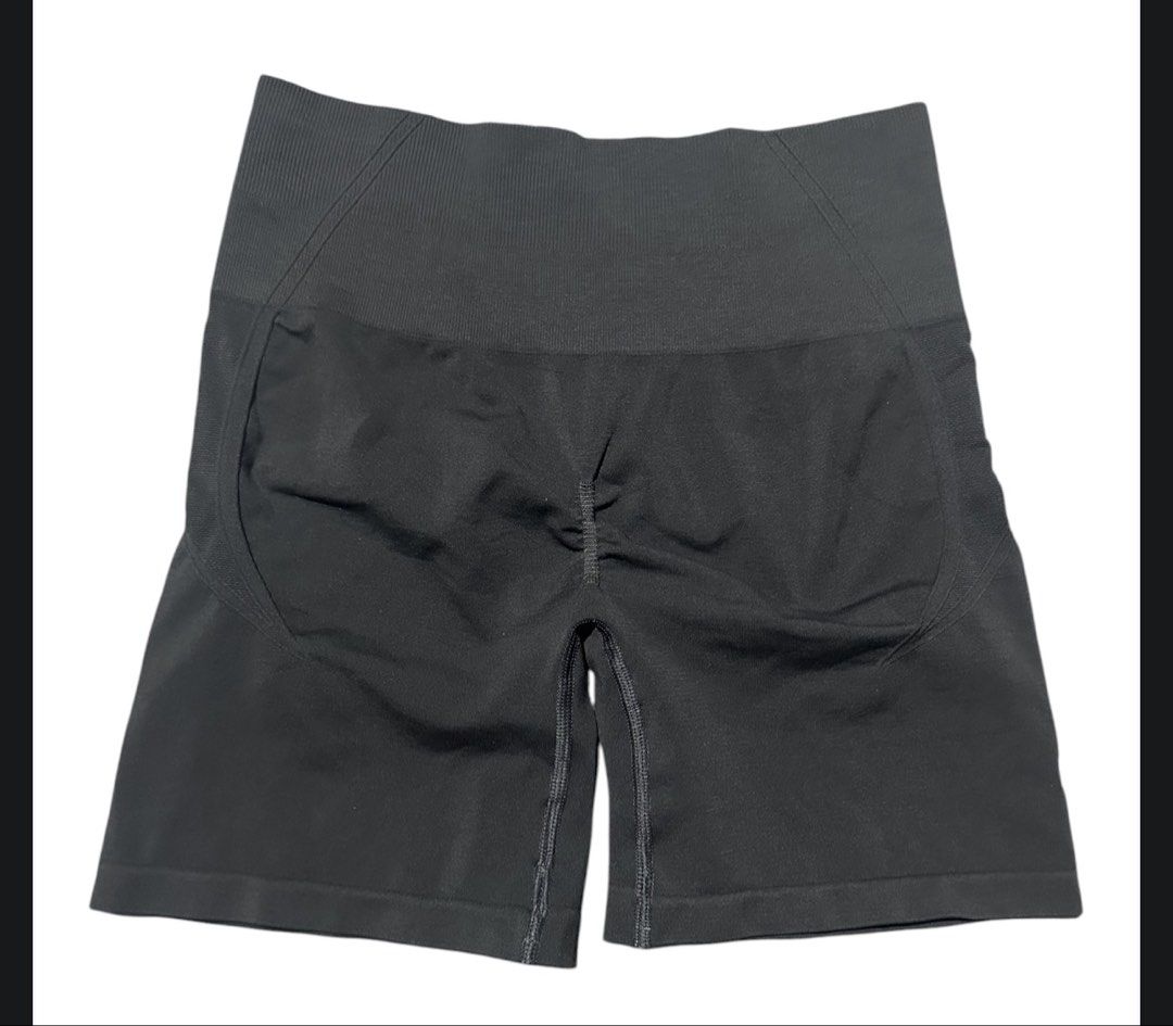 Oner active enhanced lift seamless cycling short size medium (Category: Activewear) located in Iba. Submitted by xooperfindslb (Listing ID 1464681098, Image 3). Description: Oner active enhanced lift seamless cycling short size medium Color: coal Color may vary due to lighting As new condition No issie .