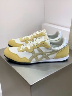 (Category: ) located in . Submitted by pickplanet_sneaker_shirt (Listing ID 1464762193, Image 1). Description: .