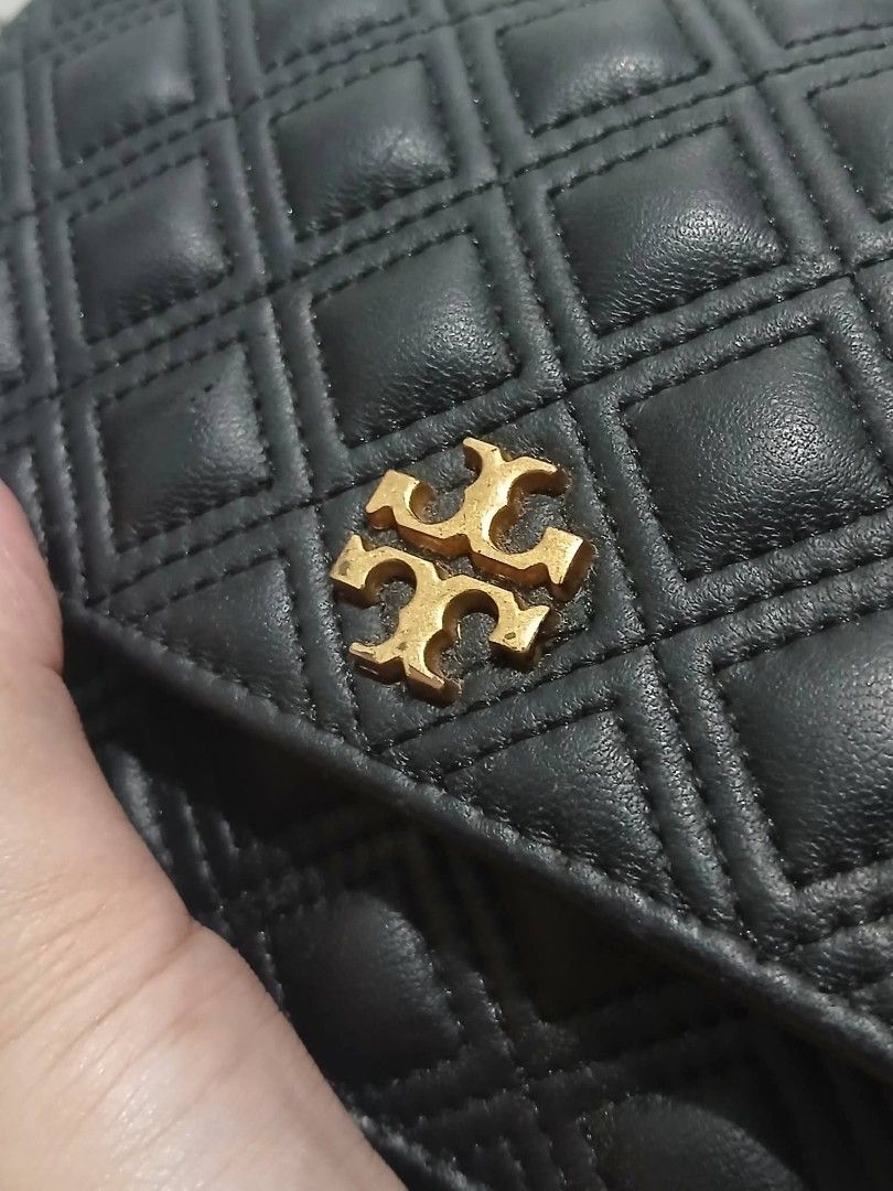 ORIG TORY BURCH QUILTED WOC🔥❤️ (Category: Activewear) located in Manila. Submitted by jecelstylebags (Listing ID 1464618032, Image 2). Description: ORIG TORY BURCH QUILTED WOC🔥❤️.