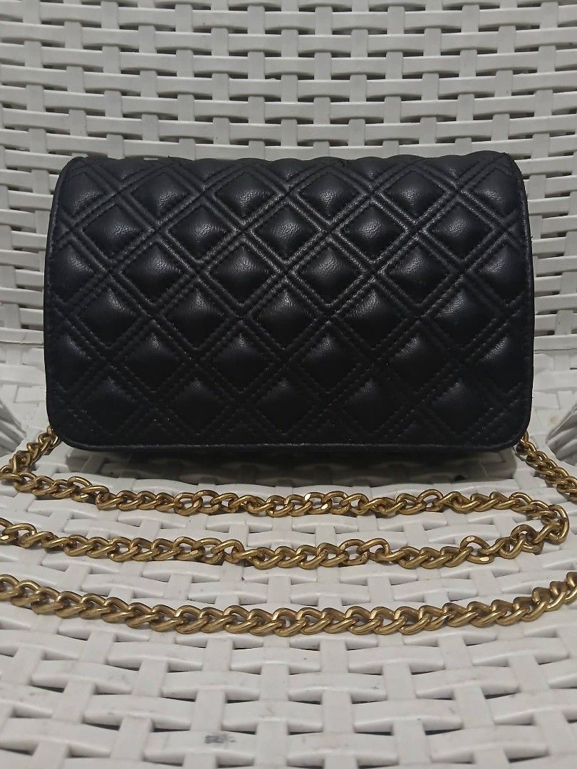 ORIG TORY BURCH QUILTED WOC🔥❤️ (Category: Activewear) located in Manila. Submitted by jecelstylebags (Listing ID 1464618032, Image 3). Description: ORIG TORY BURCH QUILTED WOC🔥❤️.