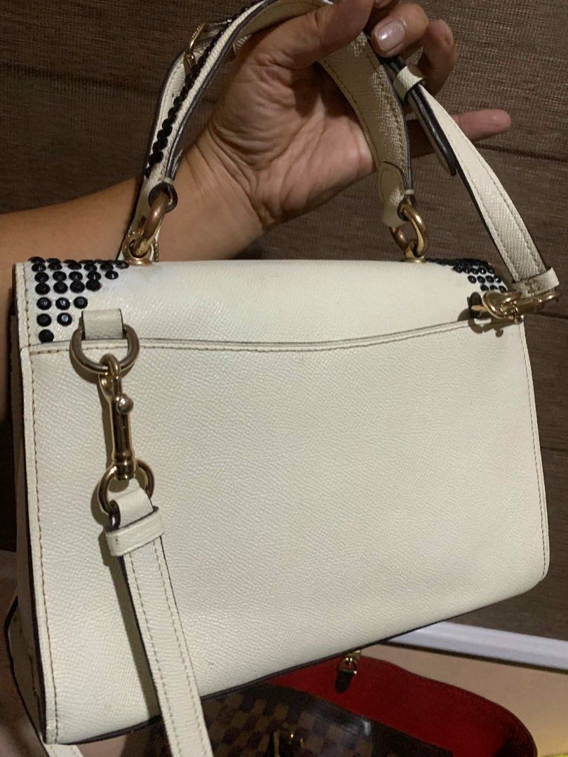 Original Coach Top Handle Bag (Category: Cross-body Bags) located in Aliaga. Submitted by ukaybags2428 (Listing ID 1464578853, Image 2). Description: Kasya long wallet Minimal cracks .