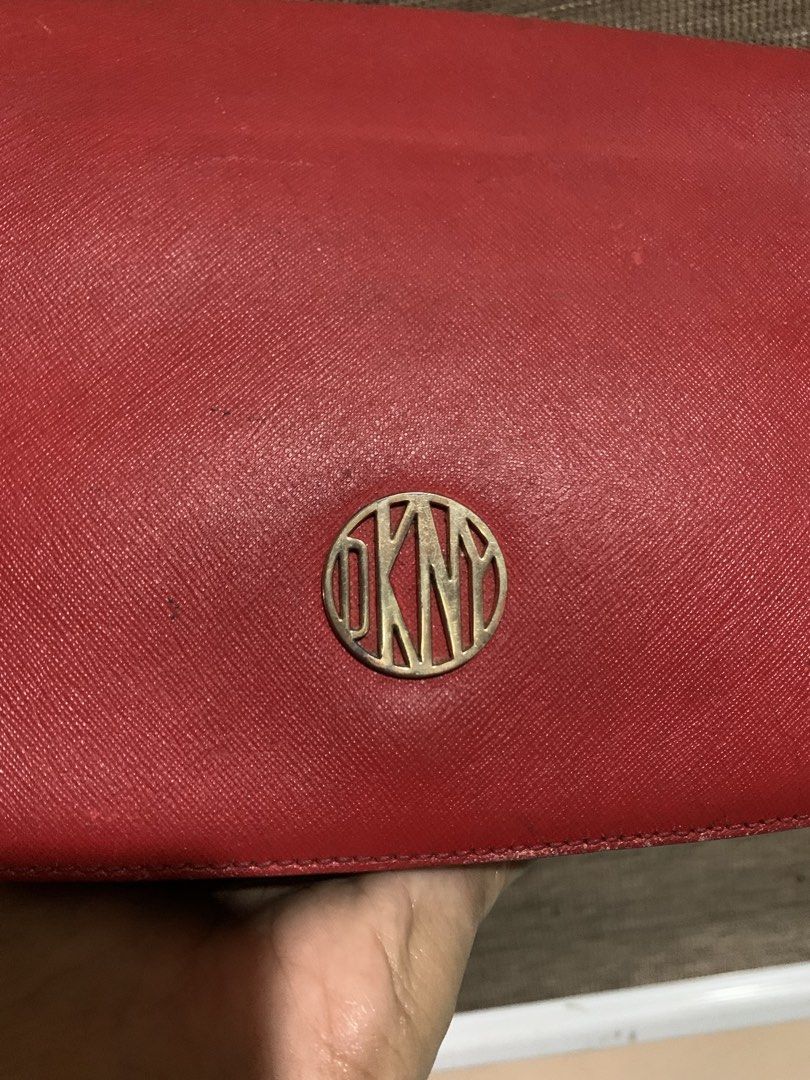 Original DKNY Sling Bag (Category: Cross-body Bags) located in Aliaga. Submitted by ukaybags2428 (Listing ID 1464578301, Image 2). Description: Need lng ng strap Sign of usage Kasya lo g wallet .
