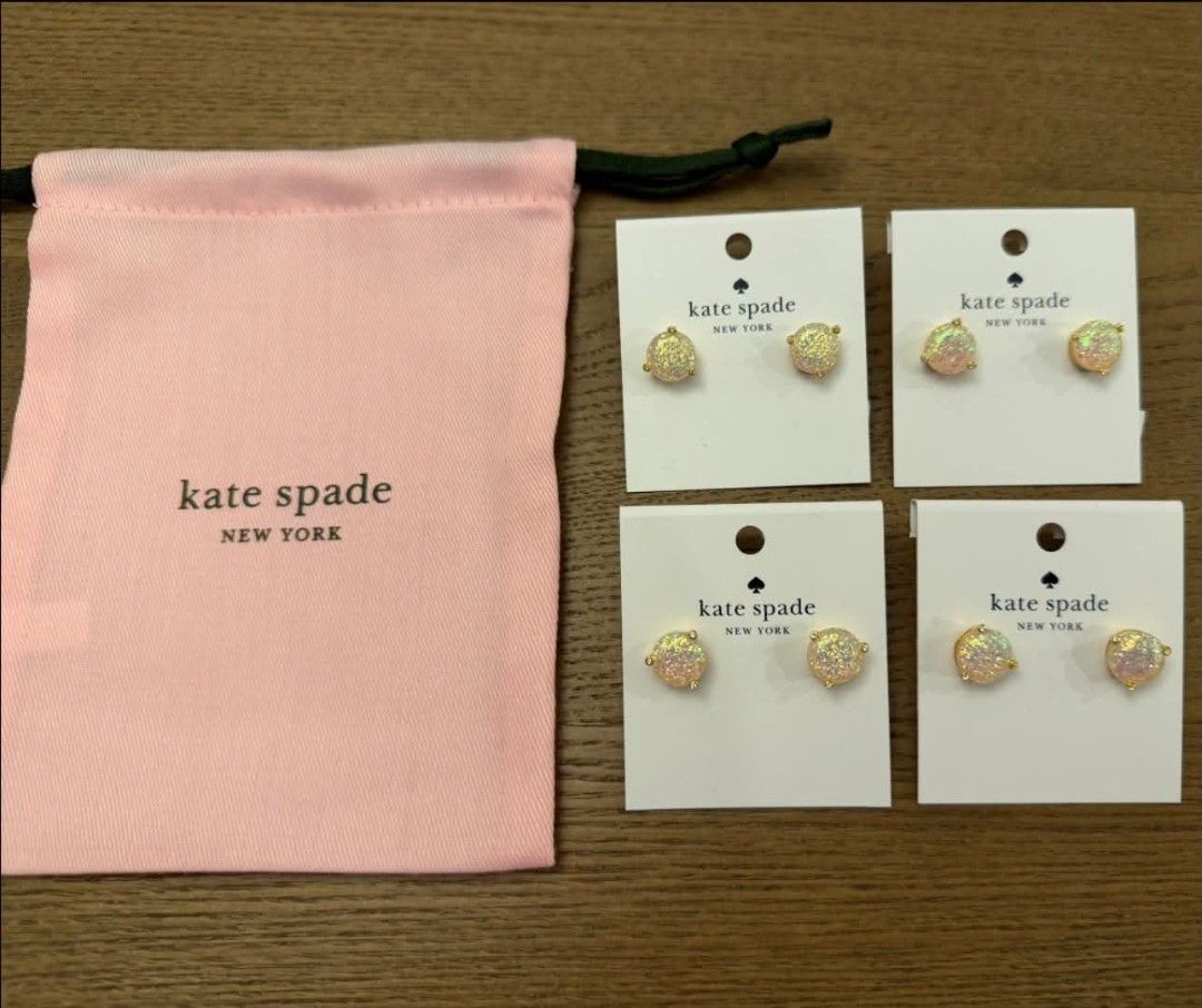 Original Kate Spade Earring 1,490php only (Category: Other Accessories) located in Quezon City. Submitted by barbosac (Listing ID 1464606737, Image 1). Description: on hand Calamba Laguna lalamove/Lbc only 100% Original.