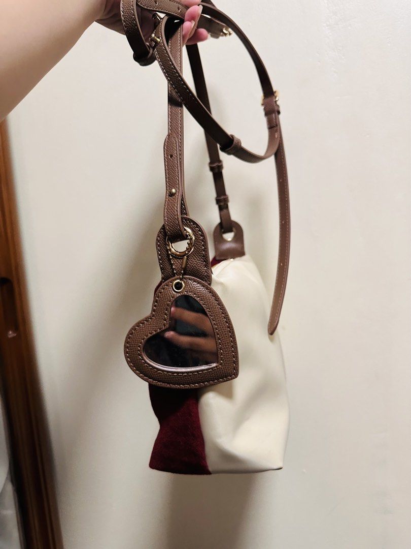 Original Ponny Twenty Eight (Category: Cross-body Bags) located in Batangas. Submitted by stopandshopforluxury (Listing ID 1464658490, Image 2). Description: Guaranteed original 💯 Can use as kili bag & sling bag.