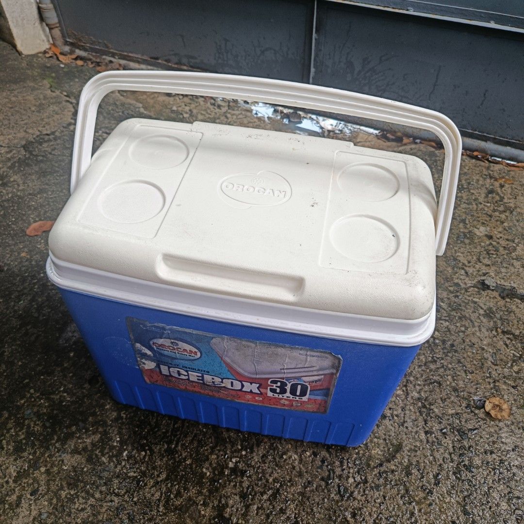 Orocan Icebox (Category: Outdoor Furniture) located in Mandaluyong City. Submitted by andong29 (Listing ID 1464575810, Image 3). Description: OROCAN ICEBOX 30 LITERS Dimension already posted at the picture Mandaluyong area.