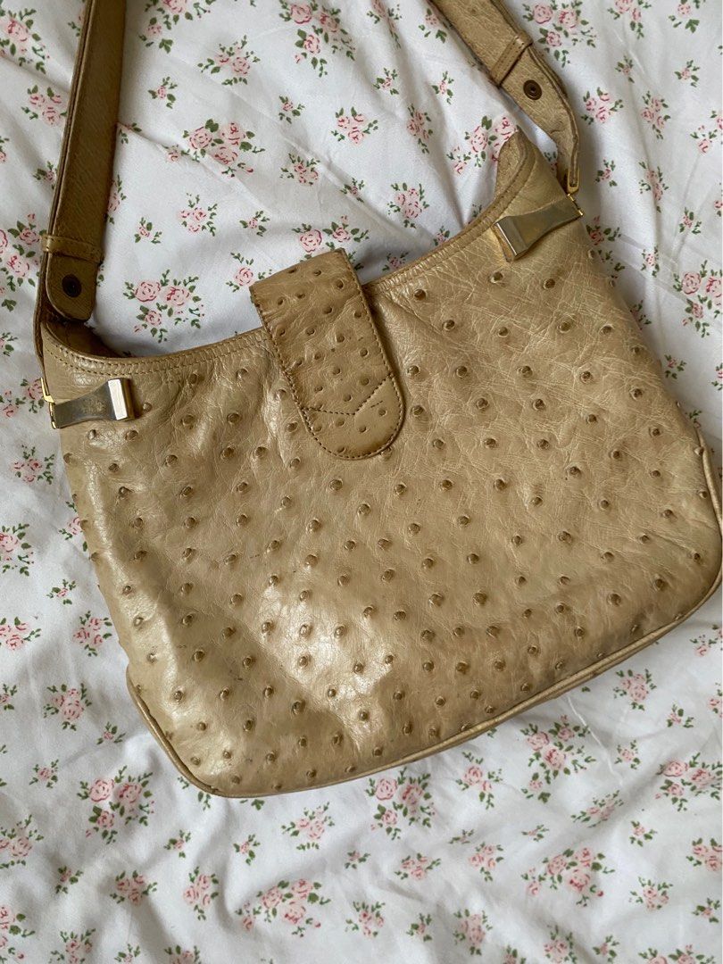 ostrich leather cream bag (Category: Shoulder Bags) located in Caloocan City. Submitted by v6nnies (Listing ID 1464629251, Image 2). Description: ostrich leather cream bag fiore made in italy 20x28 cm got this on ig from a bidding so so hard to let go but i just don't reach for it anymore 🥹 i think it needs a bit of cleaning but the inside is ok pa naman :) .