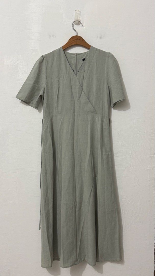 Overlap long dress back tie (Category: Dresses) located in Cordova. Submitted by thedecluterrer (Listing ID 1464570359, Image 2). Description: .