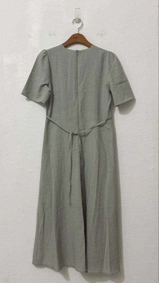 Overlap long dress back tie (Category: Dresses) located in Cordova. Submitted by thedecluterrer (Listing ID 1464570359, Image 3). Description: .