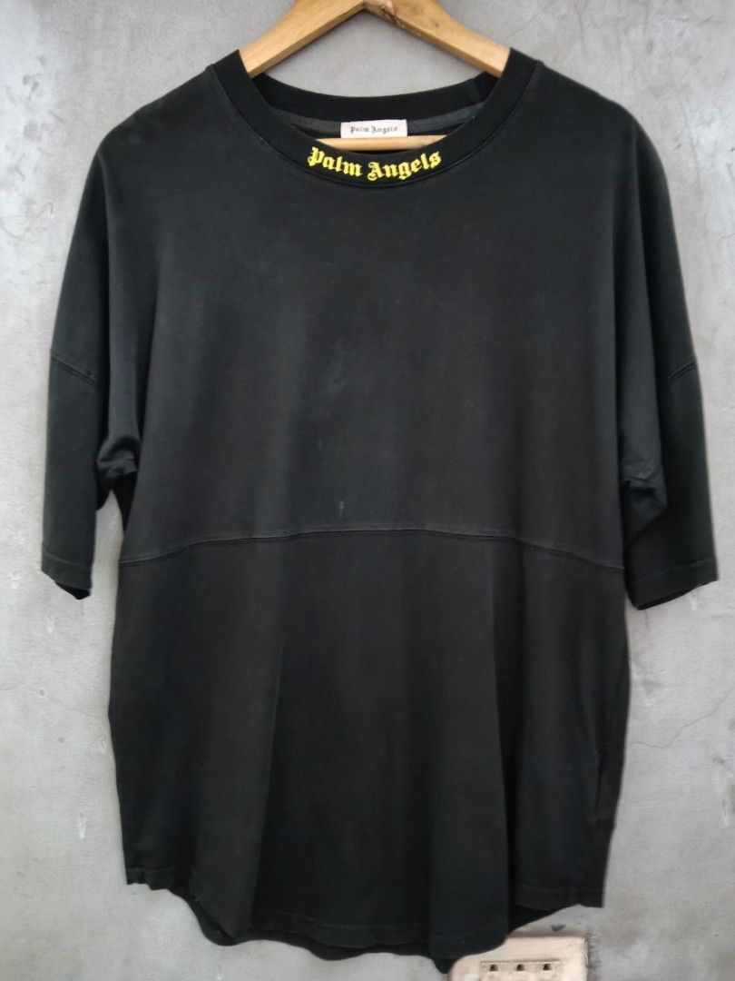 PALM ANGELS (Category: Tshirts & Polo Shirts ) located in Masbate. Submitted by arielagost83627 (Listing ID 1464615835, Image 2). Description: Color Rate: 9.6/10 Dimes: 23x27 Issue: Need Wash Excellent Condition.