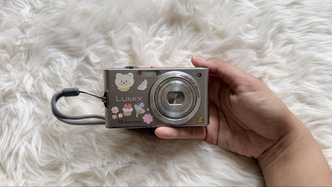 NEGOTIABLE !! Panasonic Lumix DMC-FX60 12MP Digital Camera (Category: Cameras) located in Manila. Submitted by buykathnaplz (Listing ID 1464638759, Image 2). Description: bilhin nyo na plz need ko malibang broken ak anw details down below: PRICE IS NEGOTIABLE 8/10 body cosmetics ! •12 megapixels •2.7 inch LCD screen •5x optical zoom lens •good working condition •ready to use •has a lot of scene modes and scene selections •very compact and lightwe