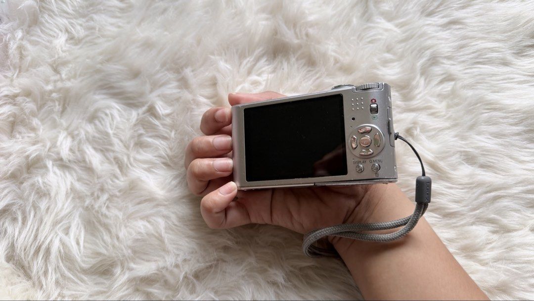 NEGOTIABLE !! Panasonic Lumix DMC-FX60 12MP Digital Camera (Category: Cameras) located in Manila. Submitted by buykathnaplz (Listing ID 1464638759, Image 3). Description: bilhin nyo na plz need ko malibang broken ak anw details down below: PRICE IS NEGOTIABLE 8/10 body cosmetics ! •12 megapixels •2.7 inch LCD screen •5x optical zoom lens •good working condition •ready to use •has a lot of scene modes and scene selections •very compact and lightwe