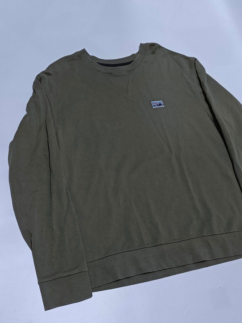 Patagonia Daily Crew Neck (Category: Activewear) located in Tacloban City. Submitted by agnescthrifted98 (Listing ID 1459988868, Image 1). Description: Patagonia Daily Crew neck sweatshirt Excellent Condition Color rate 9-9.5/10 No issue Size: Medium 22.5x26.5 inches 900+sf Loc. Tacloban City.