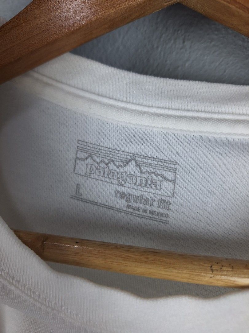 Patagonia White T-Shirt (Category: Tshirts & Polo Shirts ) located in Sibulan. Submitted by studioxano (Listing ID 1464618352, Image 3). Description: Patagonia White T-Shirt -P750 + SF Size L length 31 / Width 22 excellent condition 9.5/10 color rate no issue Loc: Dumaguete city.