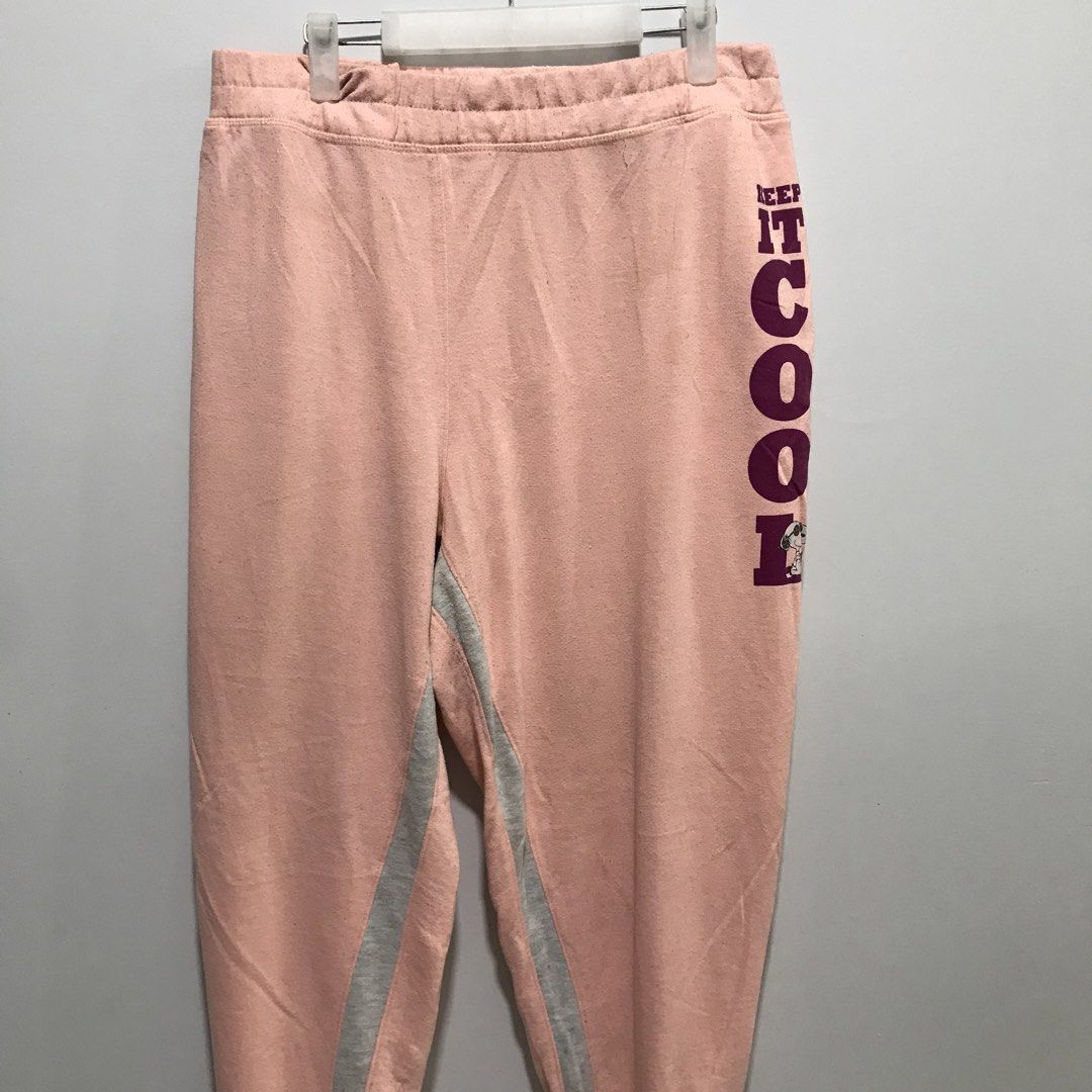 PEANUTS Official Over Size Jogger Pants (Category: Other Bottoms) located in Cavite. Submitted by tanya.valentin (Listing ID 1464698211, Image 1). Description: - 44 Waistline - 39 Length .