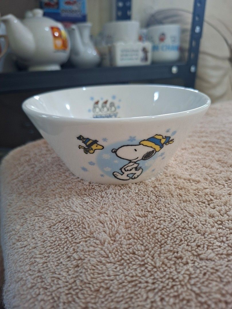 Peanuts Snoopy Winter themes Bowl (Category: Dinnerware & Cutlery) located in Consolacion. Submitted by luxekerei (Listing ID 1464674525, Image 3). Description: - a Peanuts Snoopy winter-themed bowl, which was released as a limited-edition promotional novelty item by KFC Japan around 2008..