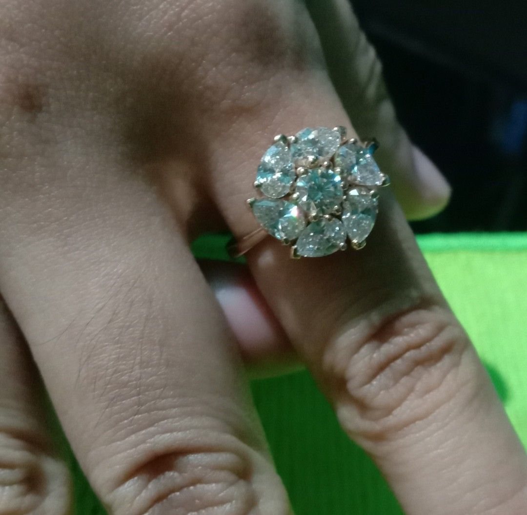 Pear diamond ring (Category: Rings) located in Manila. Submitted by jeanlex1973 (Listing ID 1464726213, Image 3). Description: 2.45 carat diamond natural diamond set in 18k yellow gold ring 6 pcs pear shape diamond 1 round diamond center size 6 1/2.