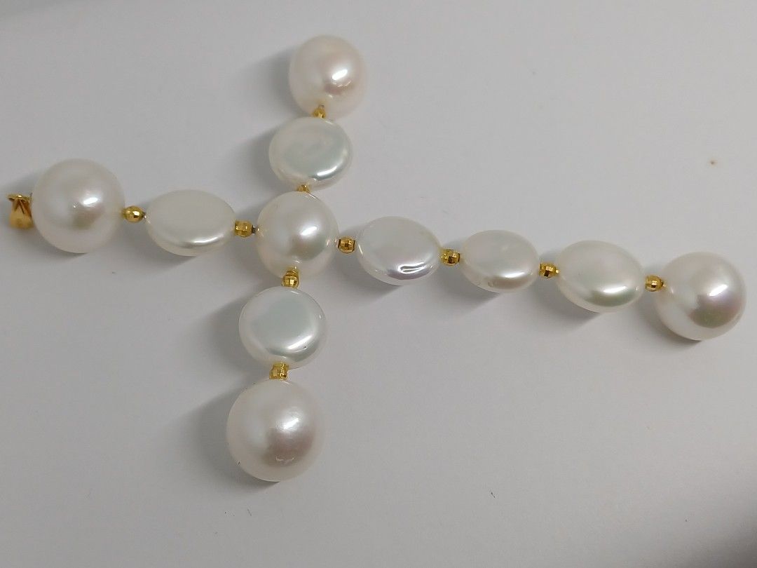 Pendant cross (Category: Necklaces) located in Makati City. Submitted by divinejewels.ph (Listing ID 1464634574, Image 1). Description: XKOP-244 PENDANT CROSS 11FWP 18KYG 23.2 GRAMS 12-13MM (L-105X70MM) PHP 50,00000.