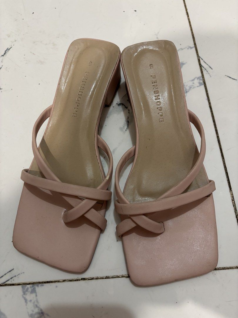 Penshoppe Sandals (Category: Sandals) located in Quezon City. Submitted by den.declutters (Listing ID 1464579880, Image 1). Description: .