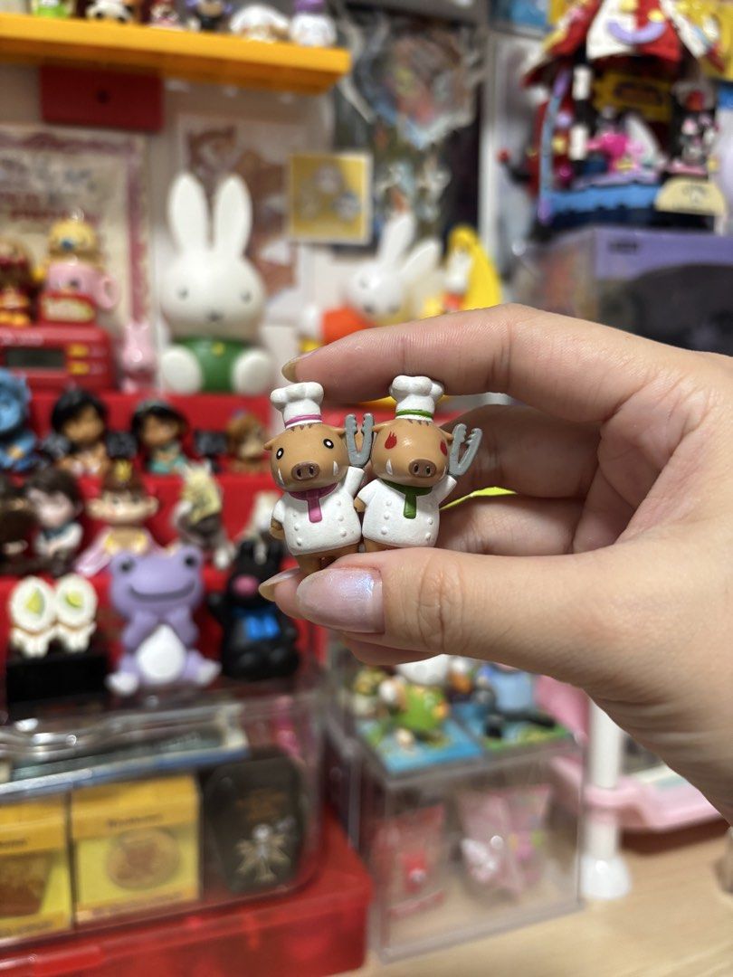 Pig Figures (Category: Other Merchandise) located in Caloocan City. Submitted by meowietrinkets (Listing ID 1464748781, Image 1). Description: 50 set per photo.