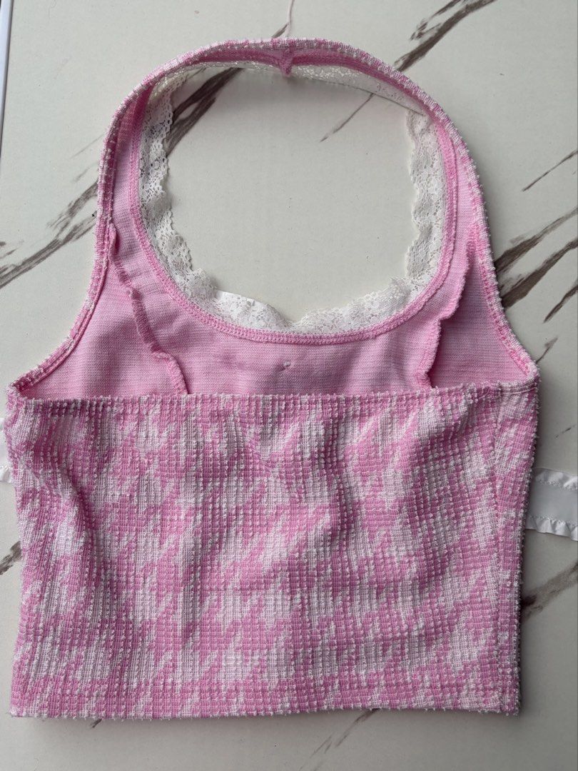 pink halter top (Category: Sleeveless) located in Manila. Submitted by soxopiyaz (Listing ID 1464751465, Image 2). Description: Size: Xs-M Mode of payment💵: maya gcash Mode of delivery🛵: j&t (fee shouldered by the buyer) Location📍:Luzon, Nueva Vizcaya .