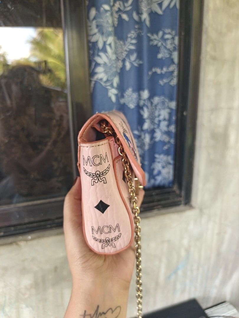 Pink sling bag (Category: Cross-body Bags) located in Manila. Submitted by ukay-ukaybylyn (Listing ID 1464643737, Image 3). Description: nasa last pic ang flaws need lang idikit small size kasya naman ang phone.