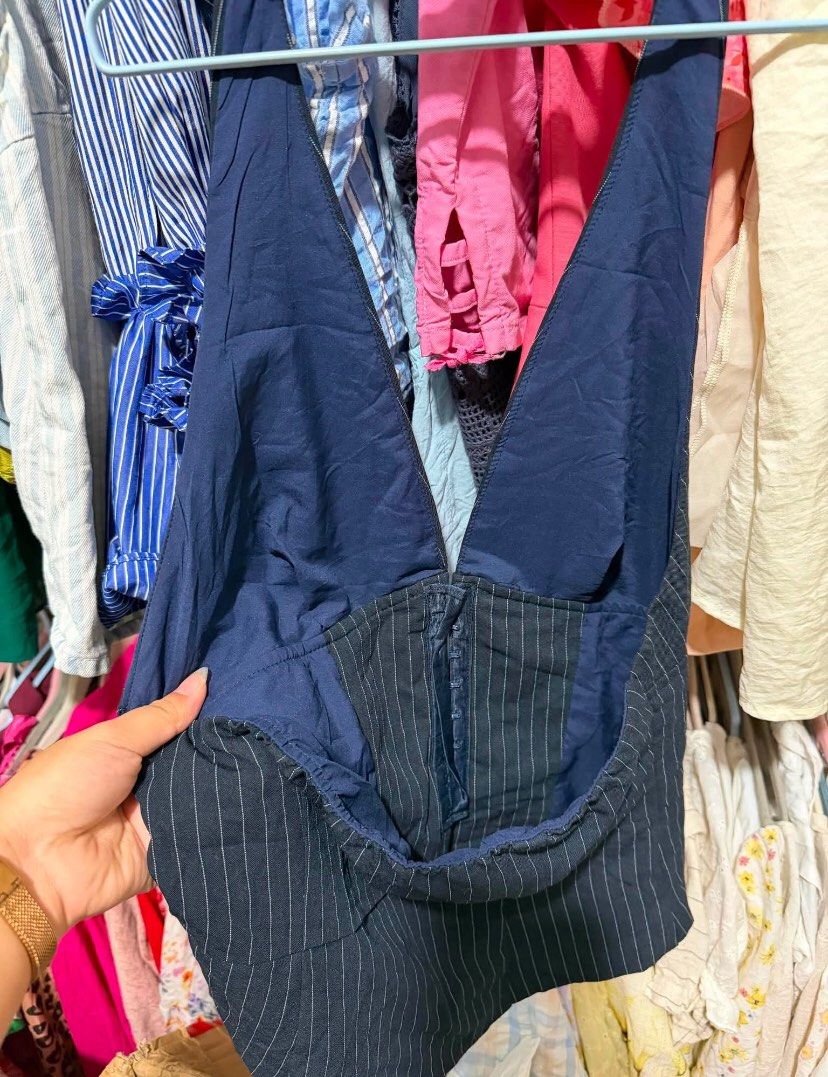 Pinstripe Halter Neck Top (Category: Sleeveless) located in General Santos City (Dadiangas). Submitted by dndxoxo (Listing ID 1464572045, Image 2). Description: Can fit size S Ganda netooo 💗 RFS: decluttering no ww :) Helping tags: Zara, H&M, Mango.