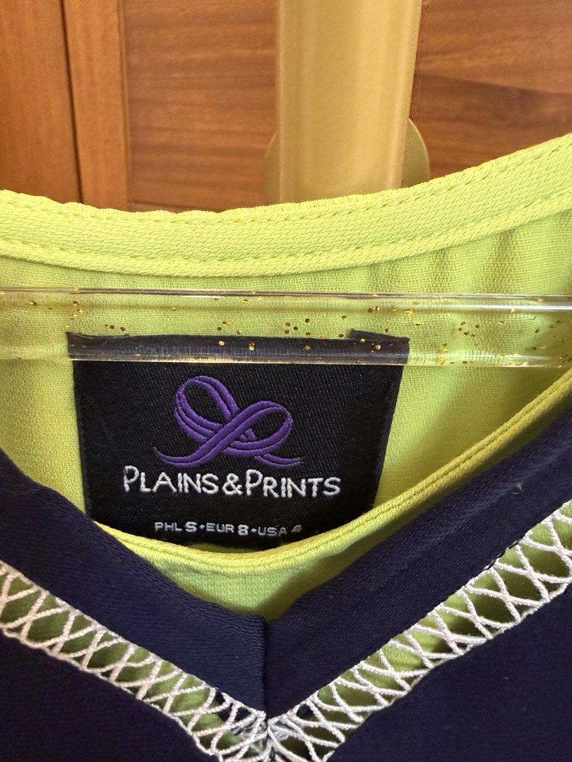 Plains & Prints: Top (Category: Sleeveless) located in Quezon City. Submitted by vpauline (Listing ID 1464704313, Image 2). Description: 10/10.