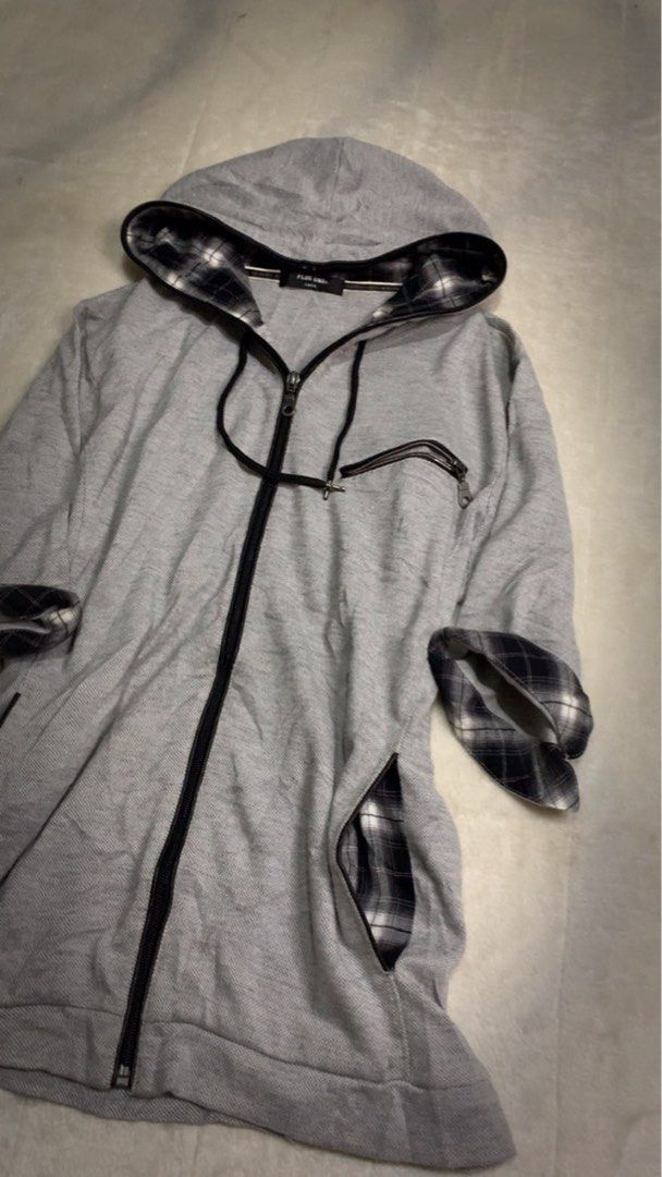 Plus one (Category: Coats, Jackets and Outerwear) located in Aloran. Submitted by cowskin_927 (Listing ID 1464570964, Image 2). Description: Plus one Size medium Measurement width 20 Length 27 No flaws.