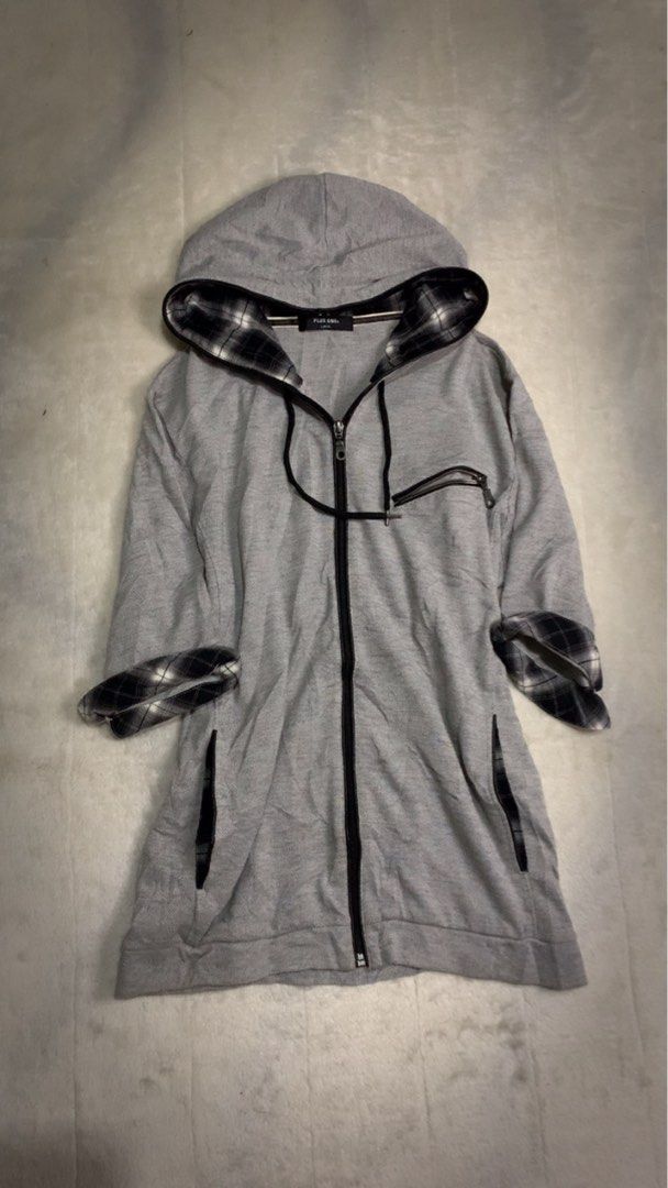 Plus one (Category: Coats, Jackets and Outerwear) located in Aloran. Submitted by cowskin_927 (Listing ID 1464570964, Image 1). Description: Plus one Size medium Measurement width 20 Length 27 No flaws.