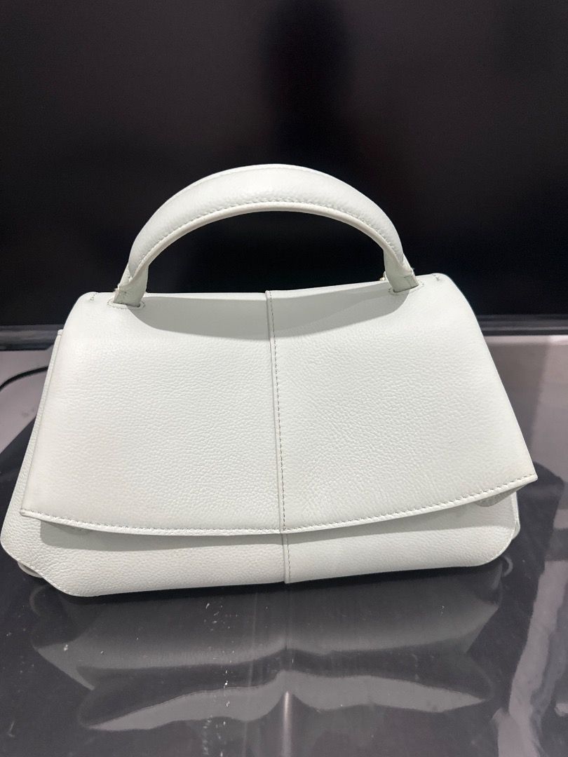 Pol Bag mint green (Category: Shoulder Bags) located in Quezon City. Submitted by fiercefire-c40c (Listing ID 1464657076, Image 1). Description: Pol Bag original leather bag.