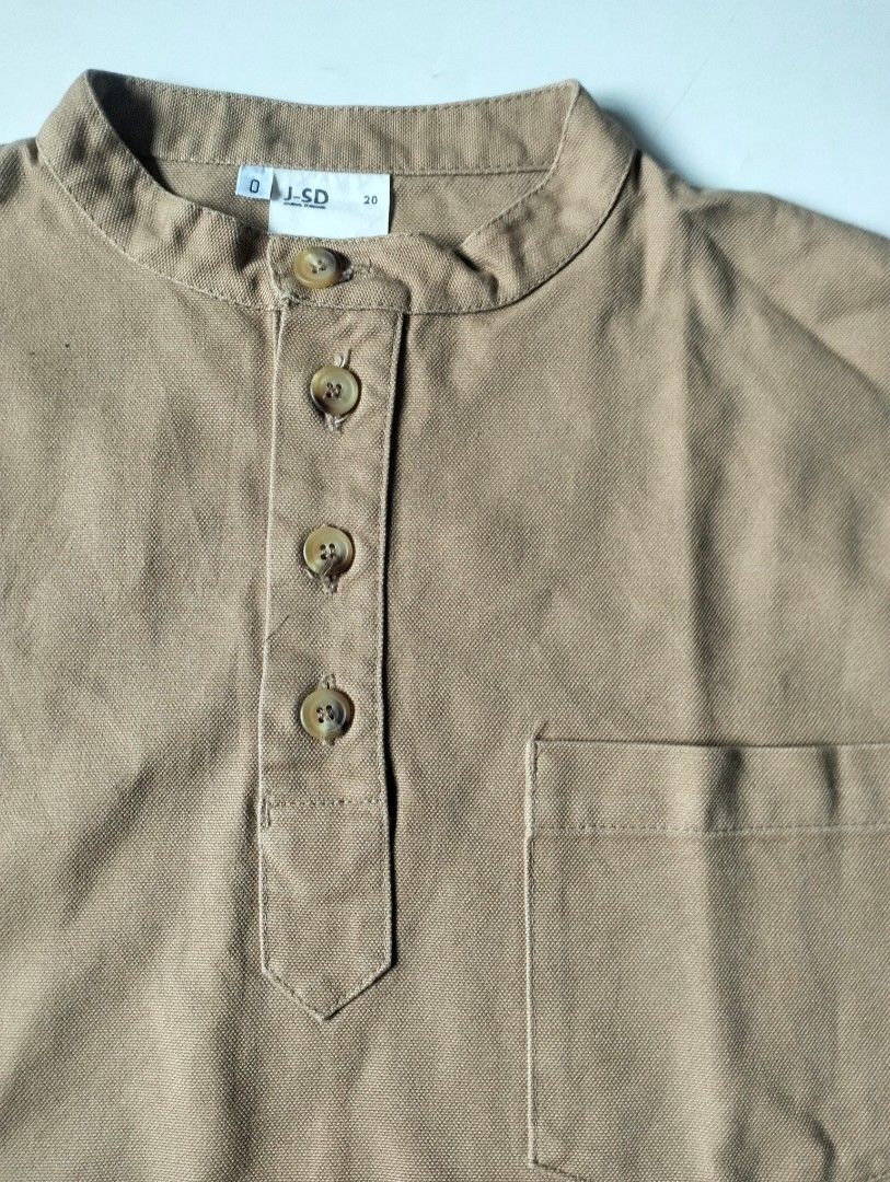 Pop over (Category: Coats, Jackets and Outerwear) located in Baguio. Submitted by dapper_deals (Listing ID 1464616402, Image 3). Description: J-SD popover henley shirt Condition great Size medium on tag Pit-pit: 22 Length: 24.5 Shoulder: 18.5 Sleeves: 21 Mine: 1,500 Do message me for other details needed.