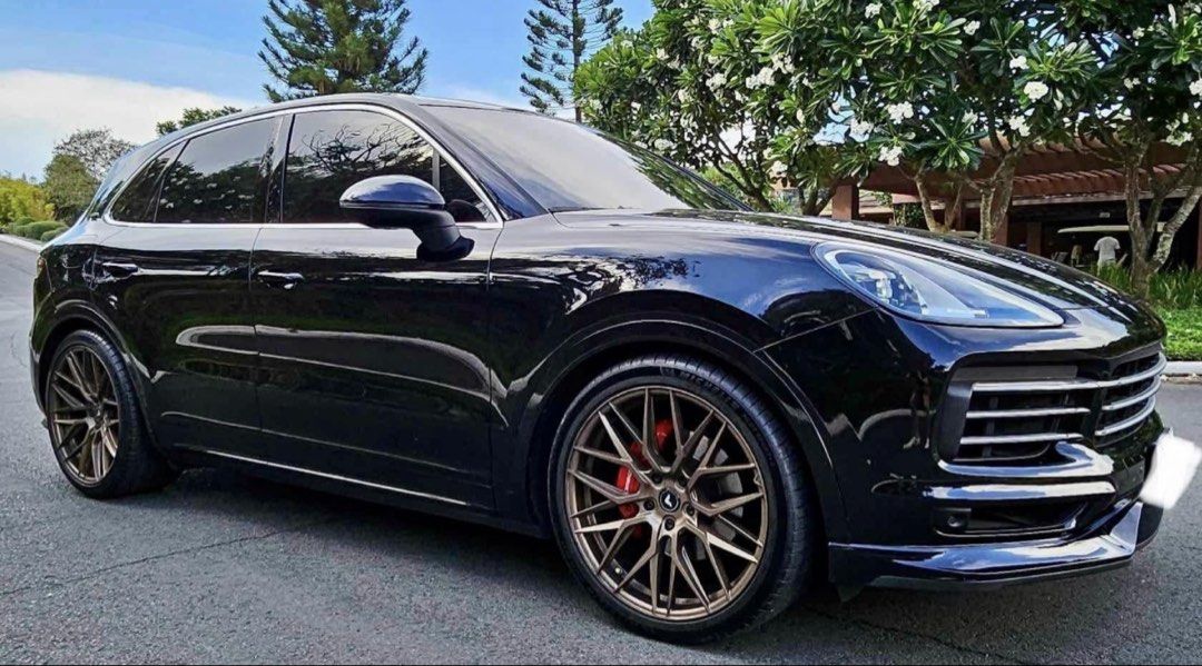 Porsche Cayenne Turbo (A) (Category: Used Cars) located in Quezon City. Submitted by carrieborromeo (Listing ID 1464652846, Image 2). Description: Porsche Cayenne V6 3.0 turbo Casa maintained 24k mileage 22” Vorsteiner wheels worth Php 250K Stock mag and wheels included Tech art body kit ( Front bumper, rear diffuser ) Upgraded headlights to 2024 model year worh 100k, stock headlights included too Interior upgrades : Crystal shift knob ( Stock in