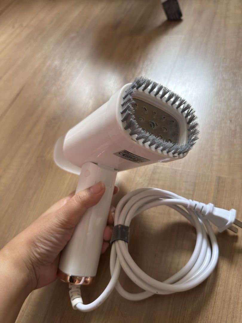 Portable Handheld Steamer Iron (Category: Irons & Steamers) located in Pasig City. Submitted by atticstreet (Listing ID 1464603226, Image 2). Description: .