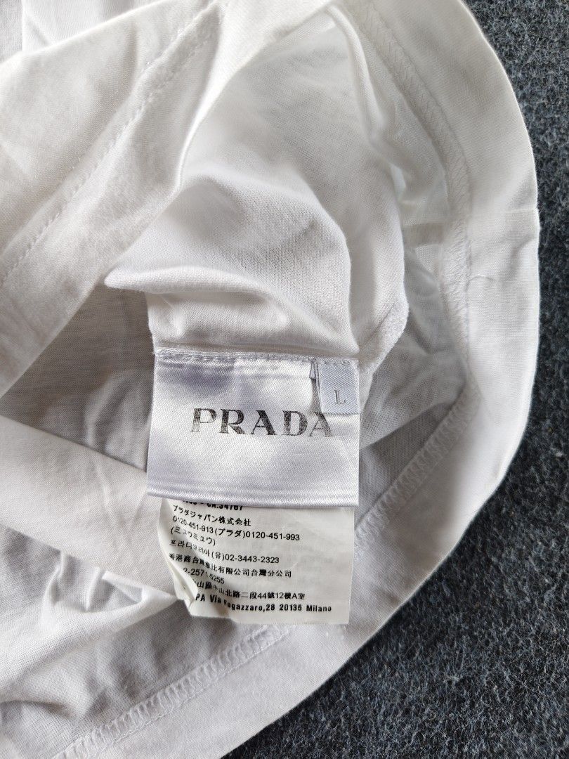 Prada (Category: Formal Shirts) located in Mati. Submitted by gilfrancis98974 (Listing ID 1464652006, Image 3). Description: authentic excellent need wash no issue 22.5x27.