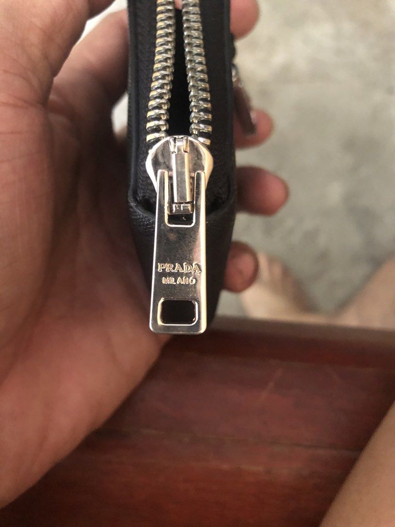 prada wallet chain (Category: Purses & Pouches) located in San Jose. Submitted by palaboy0728 (Listing ID 1462509831, Image 3). Description: .